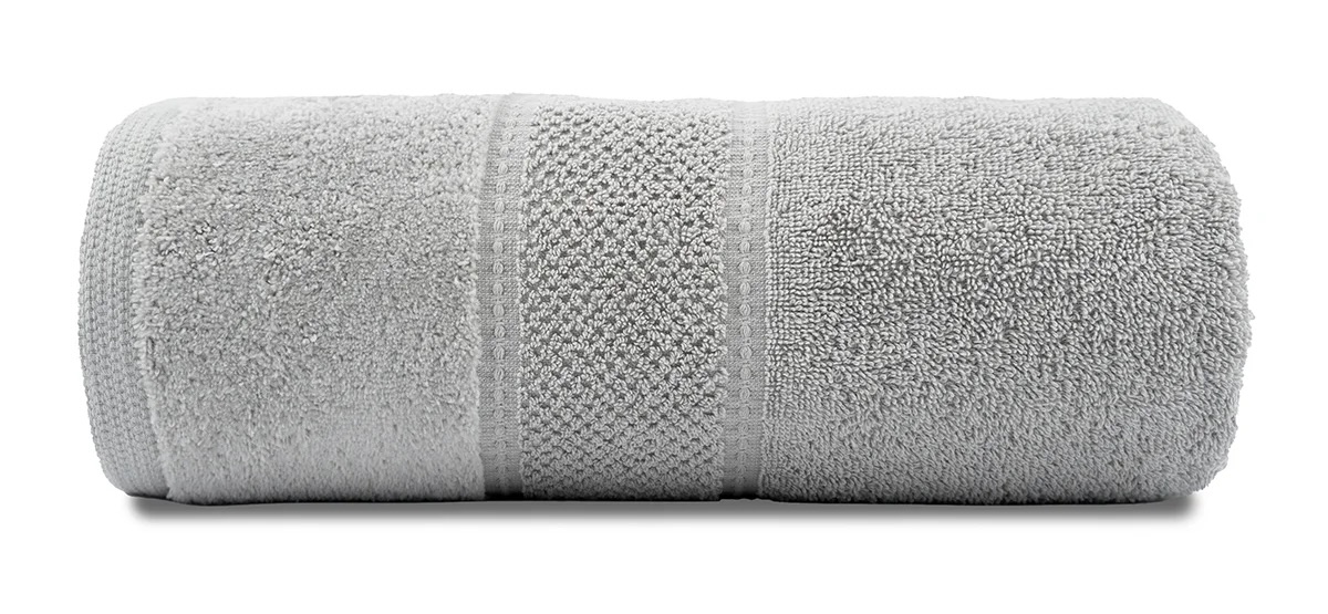 Detail bavlneného uteráka Mario svetlosivý s gramážou 550 gsm